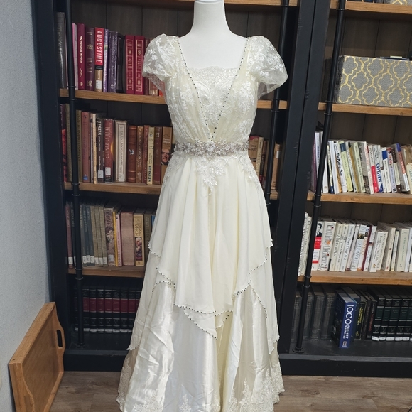 Completely Unique Wedding Dress Made To Look Vintage Modest Size 8